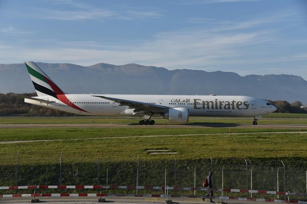 Où peut-on s'installer pour des vacances en Provence avec des cours de cuisine et des visites de marchés locaux?