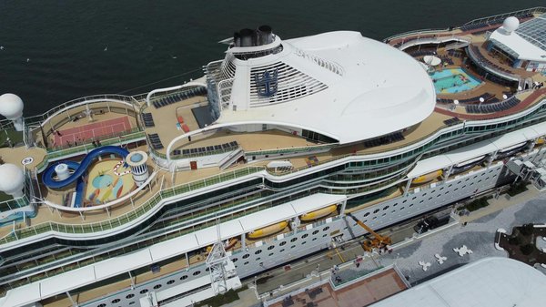 Peut-on trouver une croisière qui propose des ateliers de fabrication de papier artisanal en Italie?